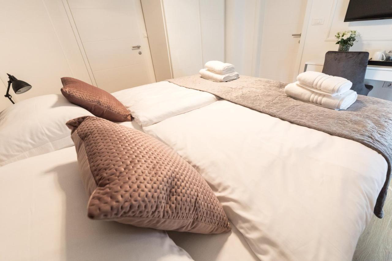 Luxury Rooms With Balcony 자다르 외부 사진