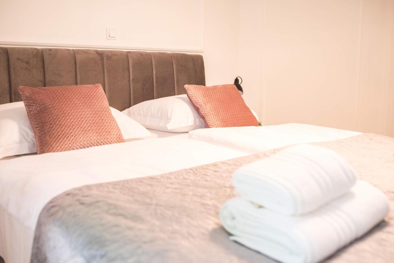 Luxury Rooms With Balcony 자다르 외부 사진