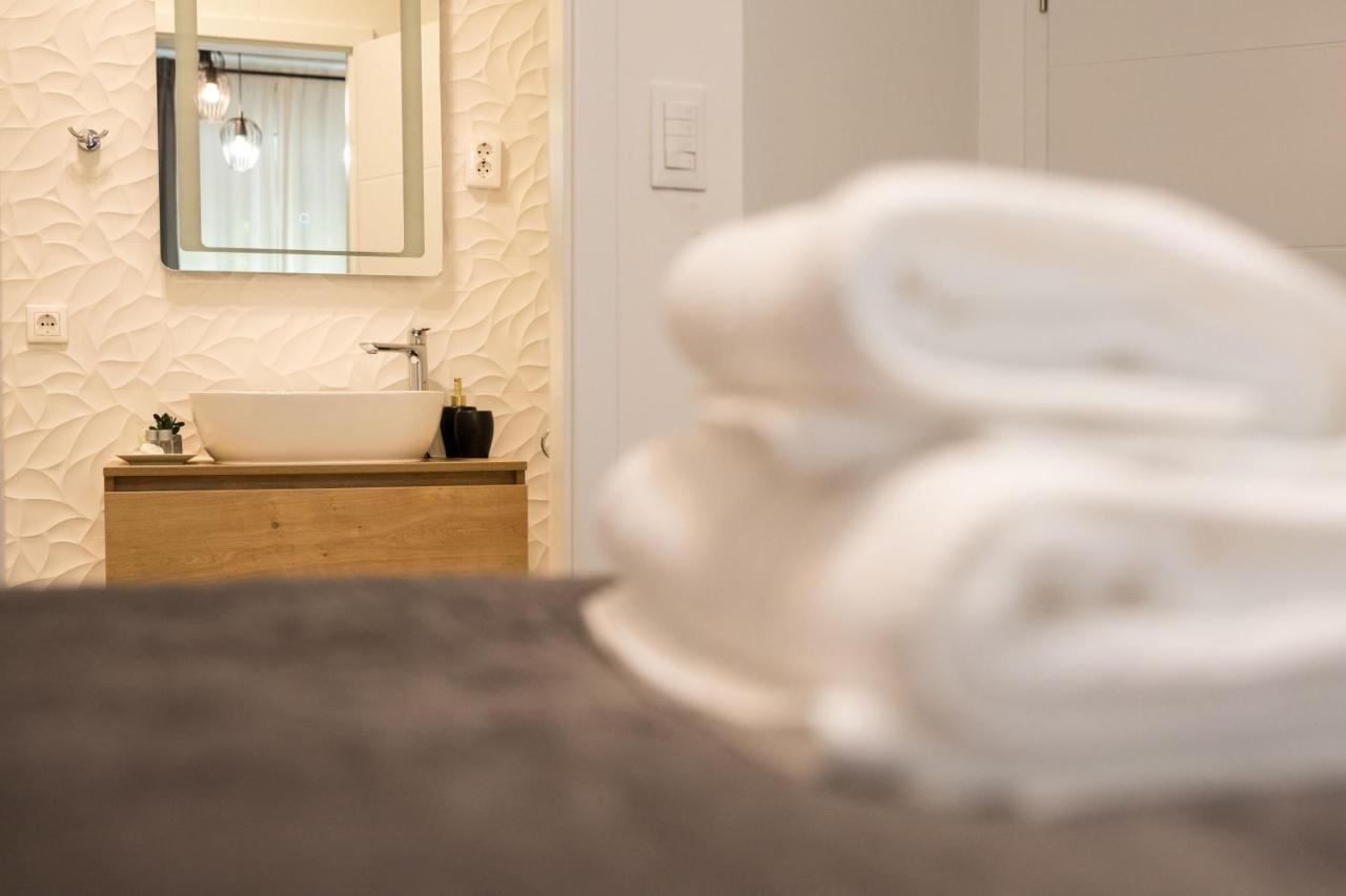 Luxury Rooms With Balcony 자다르 외부 사진