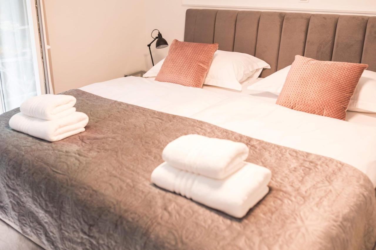 Luxury Rooms With Balcony 자다르 외부 사진