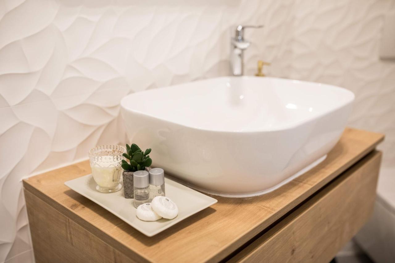 Luxury Rooms With Balcony 자다르 외부 사진