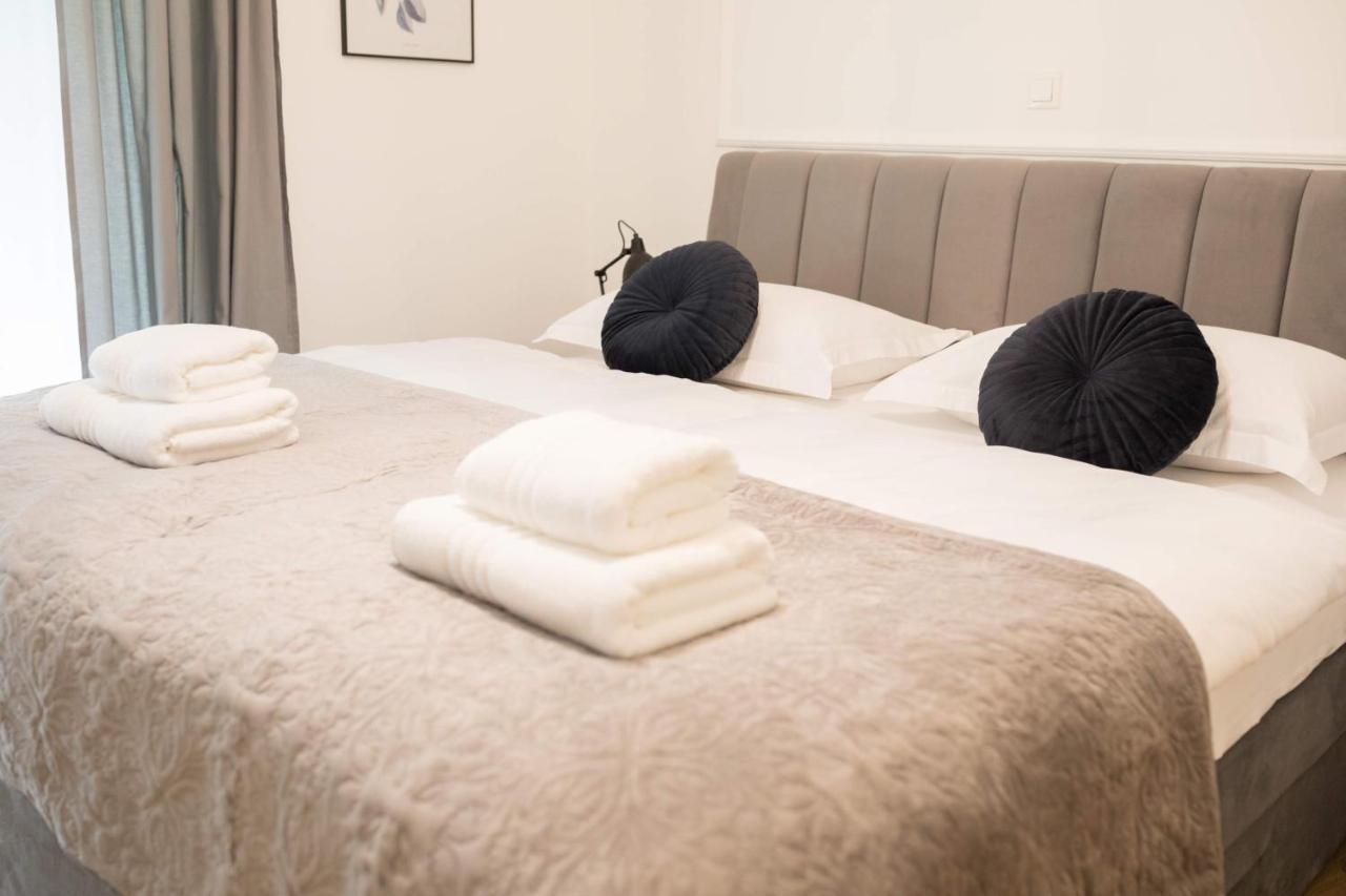 Luxury Rooms With Balcony 자다르 외부 사진